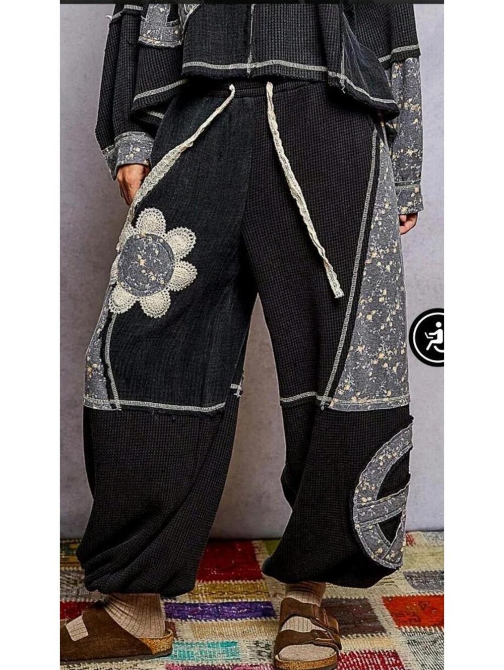 NWT POL Floral Peace Patched Joggers in Black Size Medium